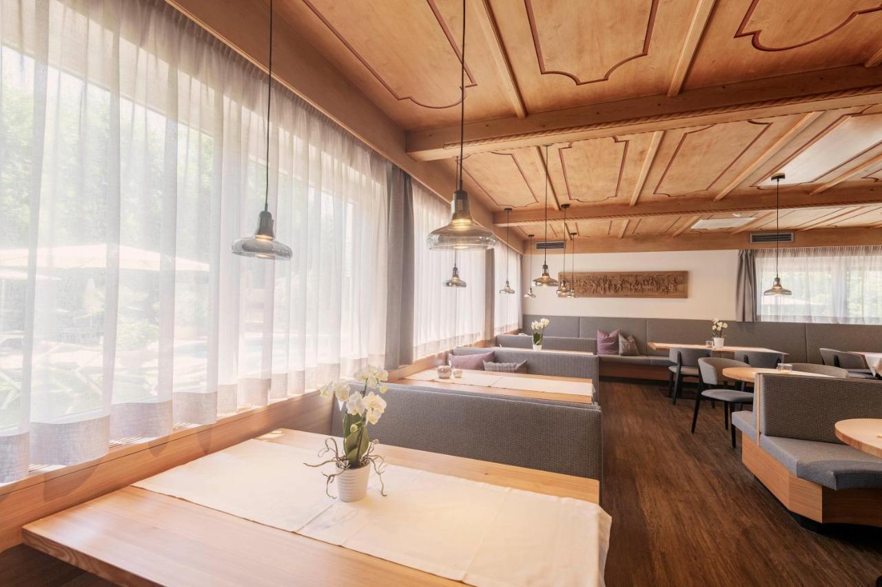 Wanderhotel Teiserhof Funes  Exterior photo