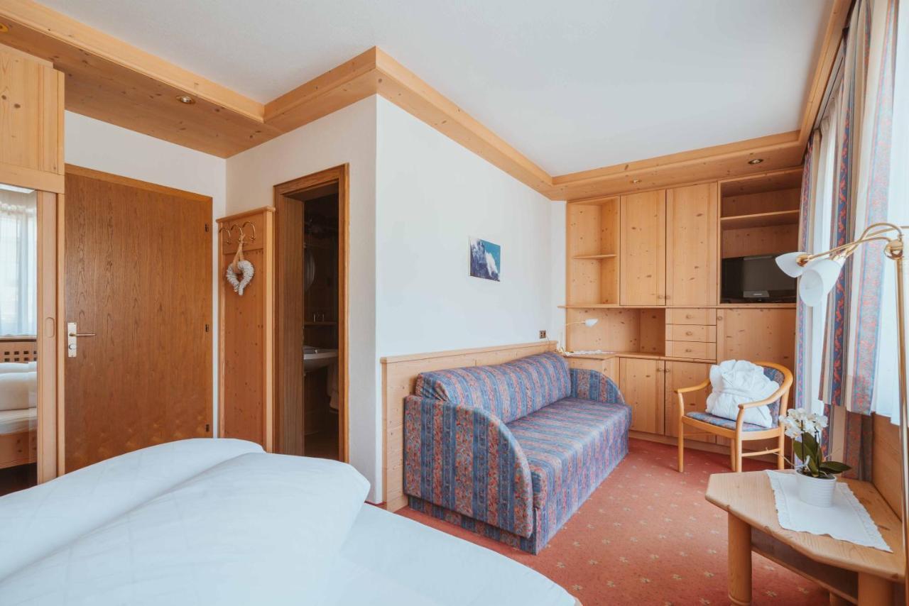 Wanderhotel Teiserhof Funes  Exterior photo