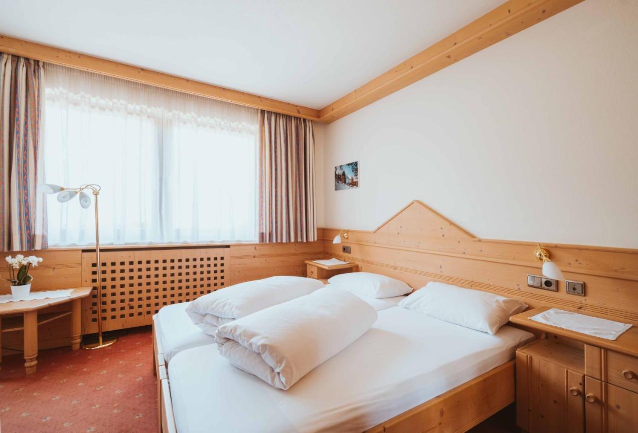 Wanderhotel Teiserhof Funes  Exterior photo