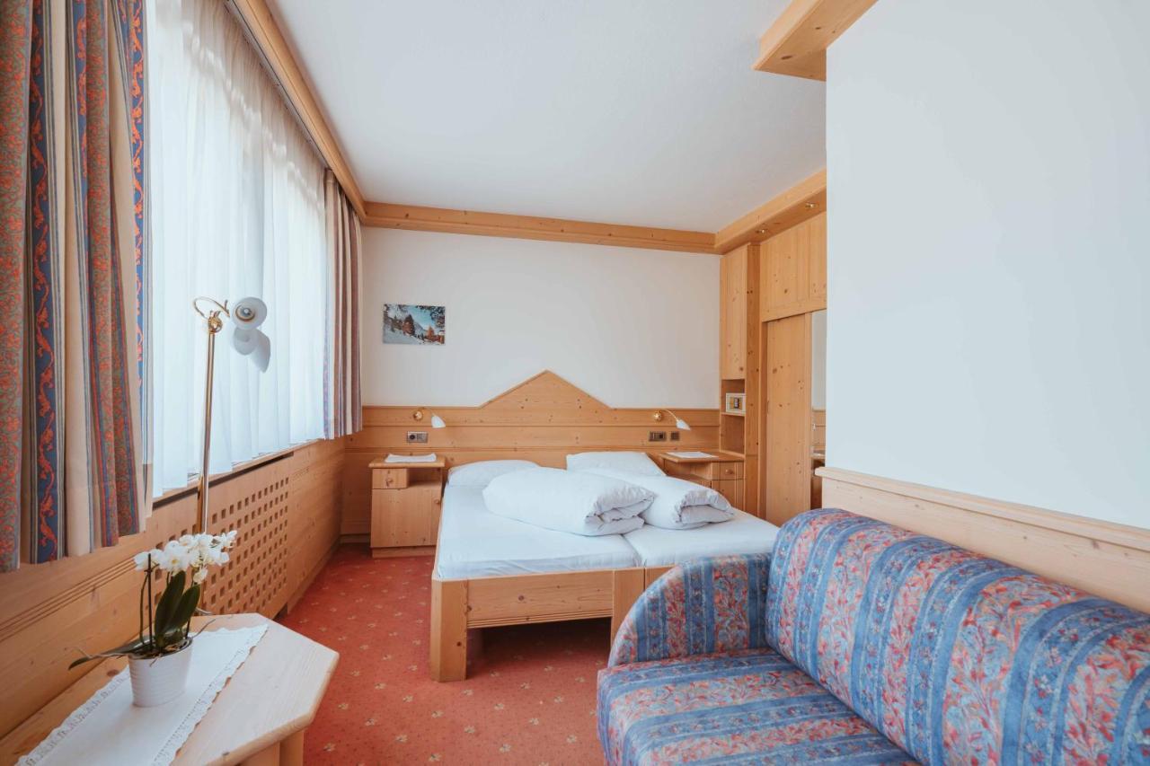 Wanderhotel Teiserhof Funes  Exterior photo