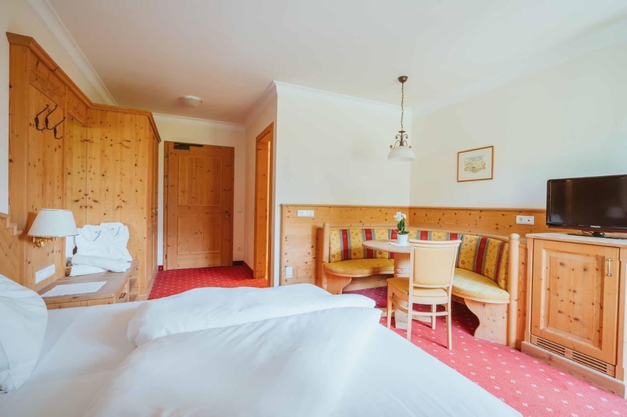 Wanderhotel Teiserhof Funes  Exterior photo
